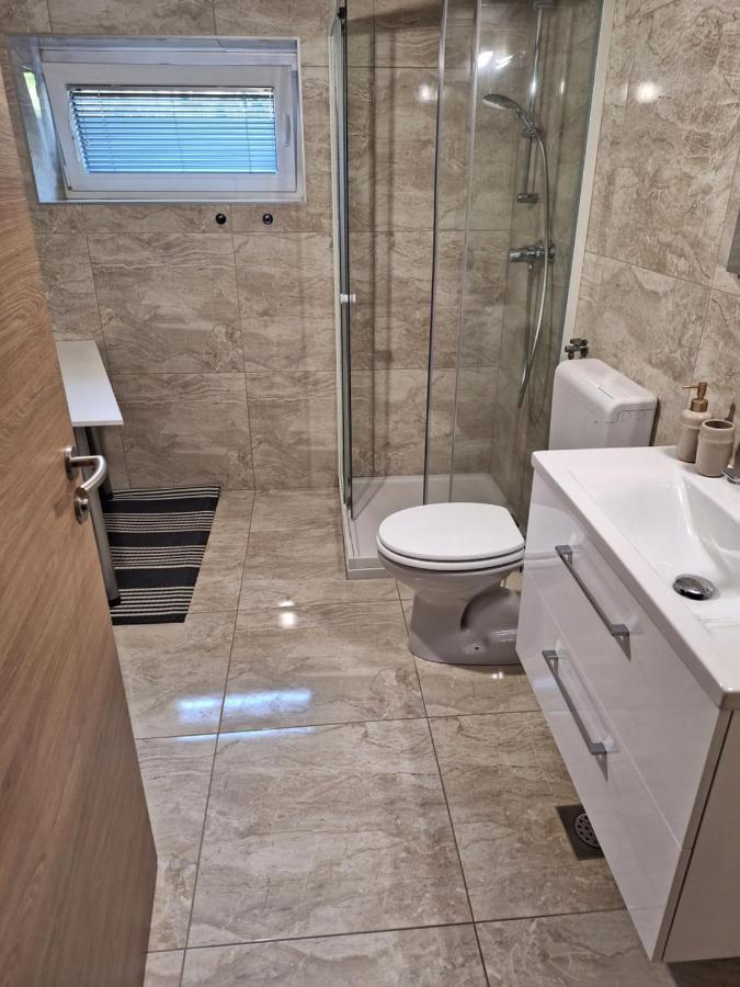 Guesthouse Flower Ljubljana Kültér fotó