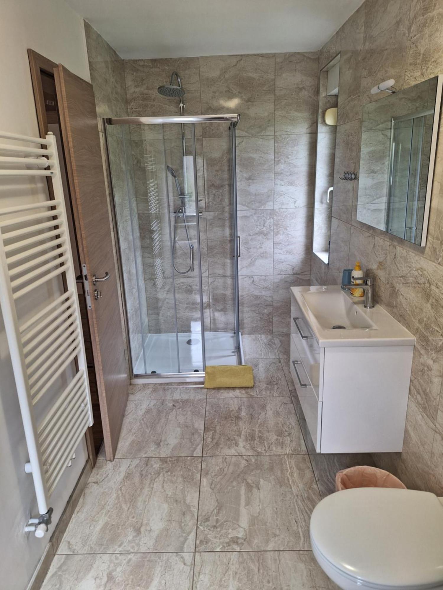Guesthouse Flower Ljubljana Kültér fotó