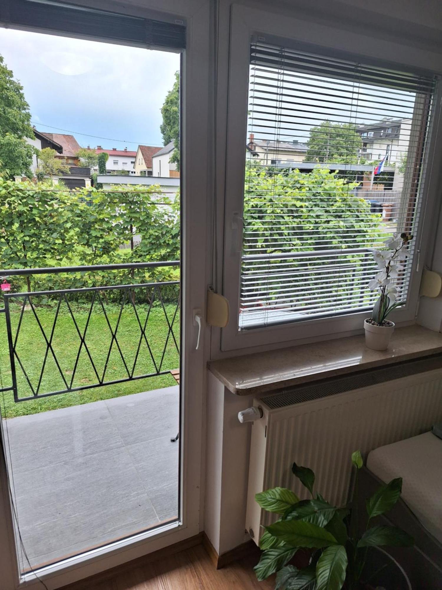 Guesthouse Flower Ljubljana Kültér fotó