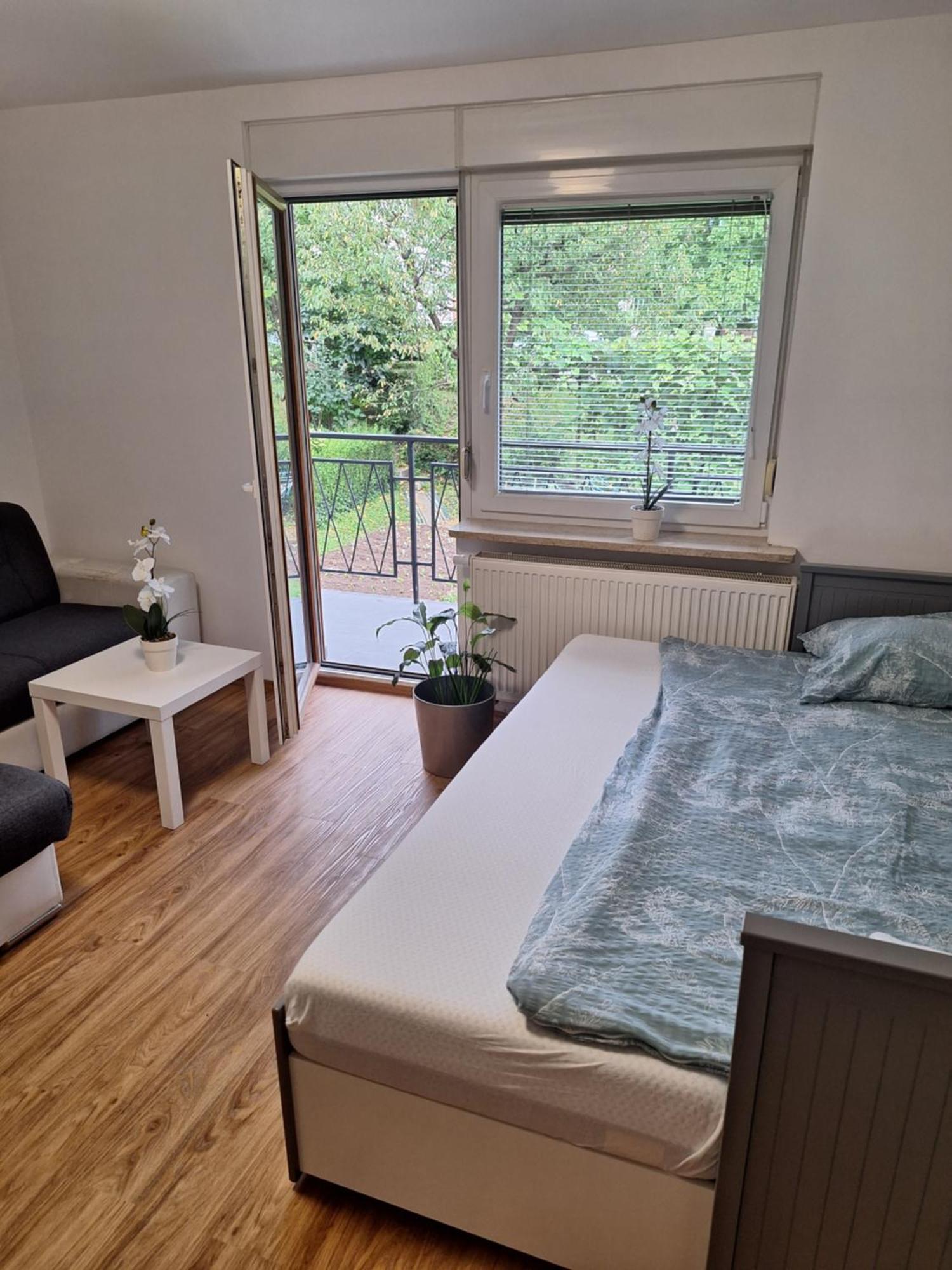 Guesthouse Flower Ljubljana Kültér fotó